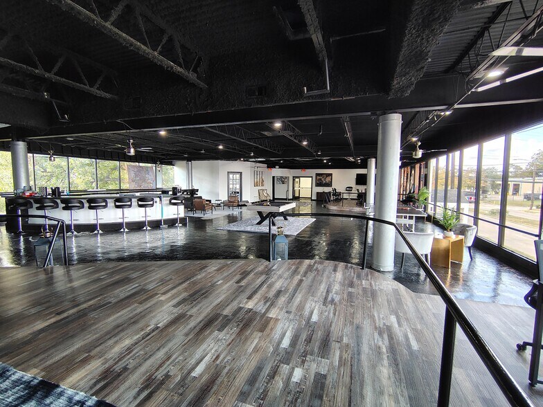 More Photos Of 802 Crosstimbers, Houston General Retail For Sale