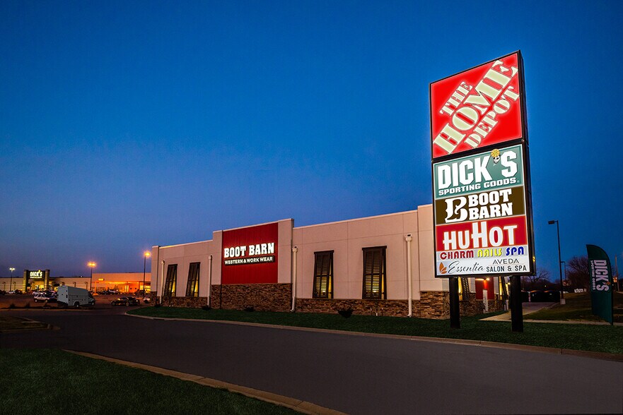 More Photos Of 5900 SW Huntoon St, Topeka Freestanding For Lease