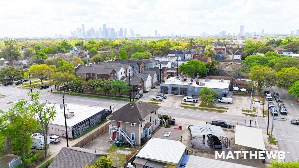 More Photos Of 111 W 14th St, Houston Office For Sale