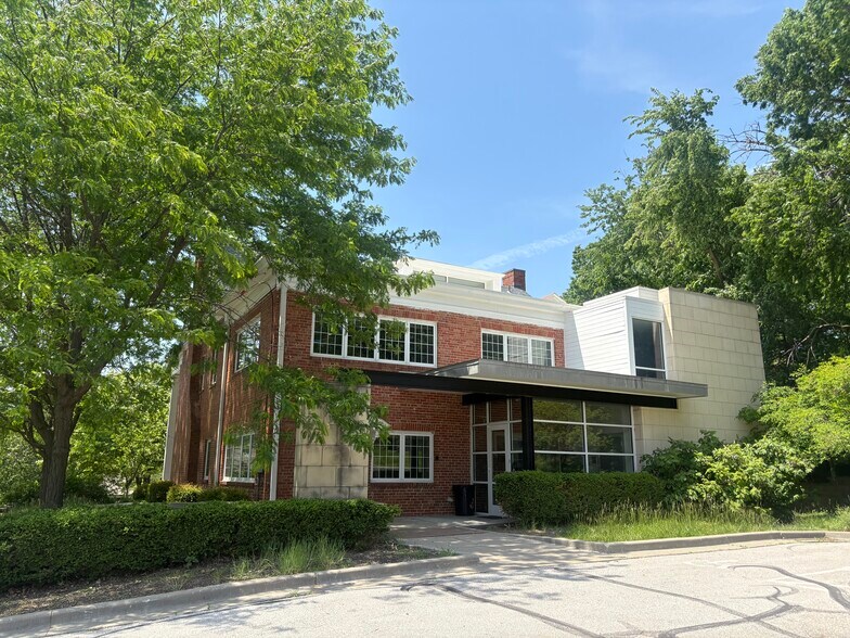 More Photos Of 17 S Jewell St, Liberty Office For Sale