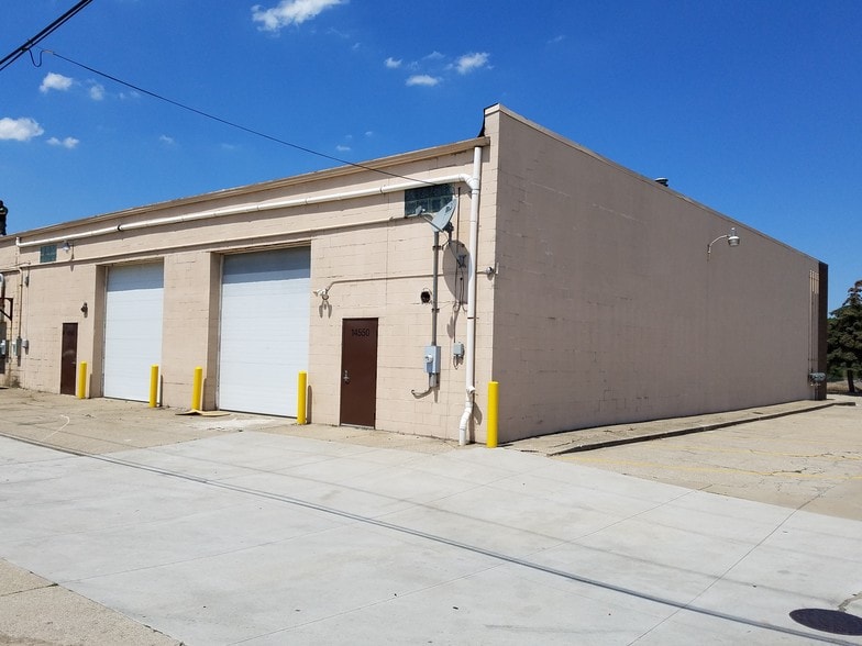 More Photos Of 14500-14550 E 11 Mile Rd, Warren Manufacturing For Lease