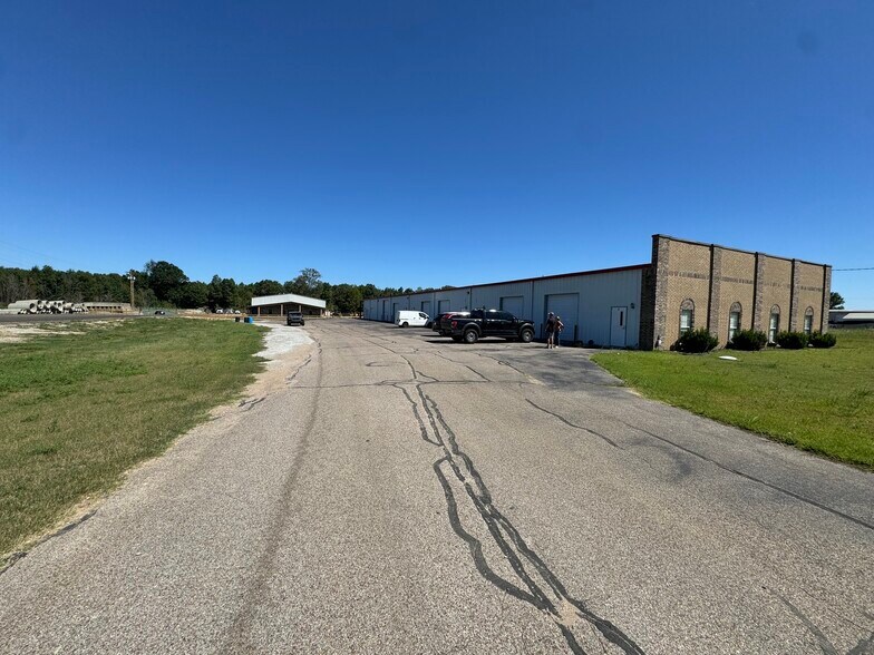 More Photos Of 298 Quality Dr, Byhalia Light Distribution For Lease