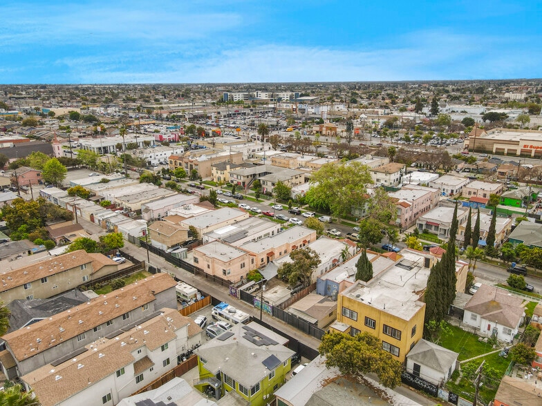 More Photos Of 1061 W 57th St, Los Angeles Apartments For Sale