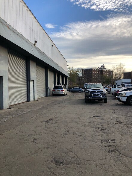 Primary Photo Of 141 Andros Ave, Staten Island Warehouse For Sale