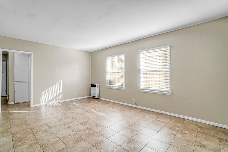 More Photos Of 1922 Locust Ave, Long Beach Apartments For Sale