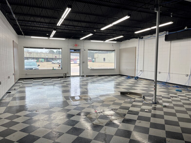 More Photos Of 1203 Nelle St, Tupelo Storefront For Lease