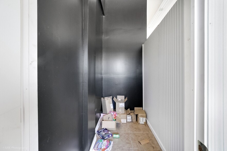 More Photos Of 2381-2389 NW 54th St, Miami Freestanding For Lease
