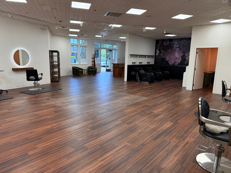 More Photos Of 451-465 Canyon del Rey Blvd, Del Rey Oaks Unknown For Lease