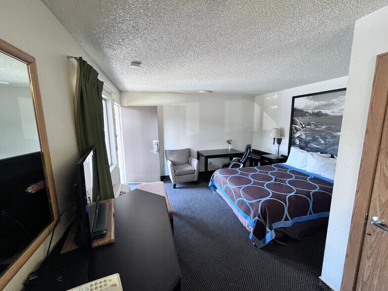 More Photos Of 30 Gilmore Rd, Red Bluff Hotel For Sale