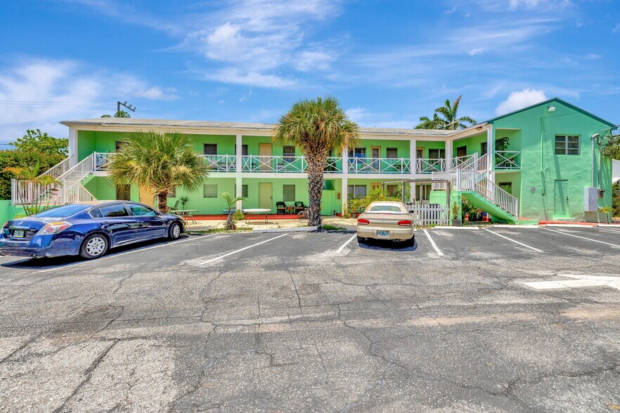 More Photos Of 320 N Federal Hwy, Lake Worth Hotel For Sale