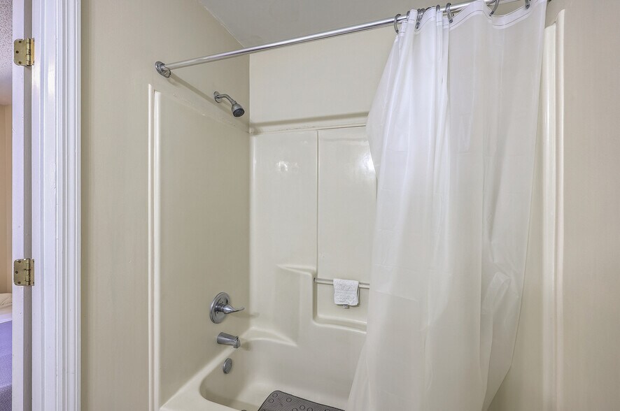 More Photos Of 106 Mayrant St, Summerville Office For Sale