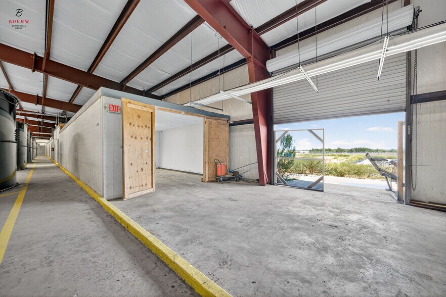 More Photos Of 833 County Road 583, La Coste Research And Development For Sale