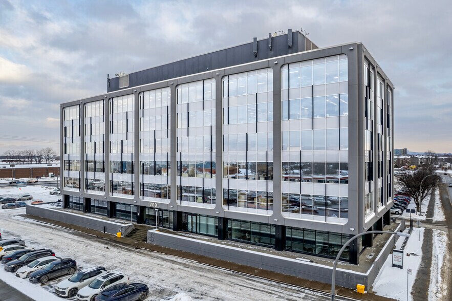 More Photos Of 1200 Boul Saint-Martin O, Laval Office Residential For Lease