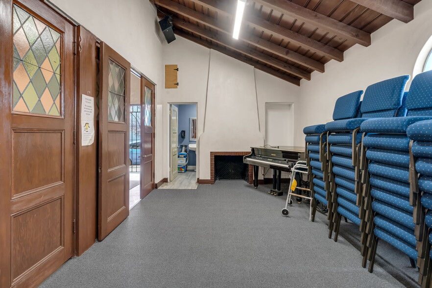 More Photos Of 1100 S Lorena St, Los Angeles Religious Facility For Sale