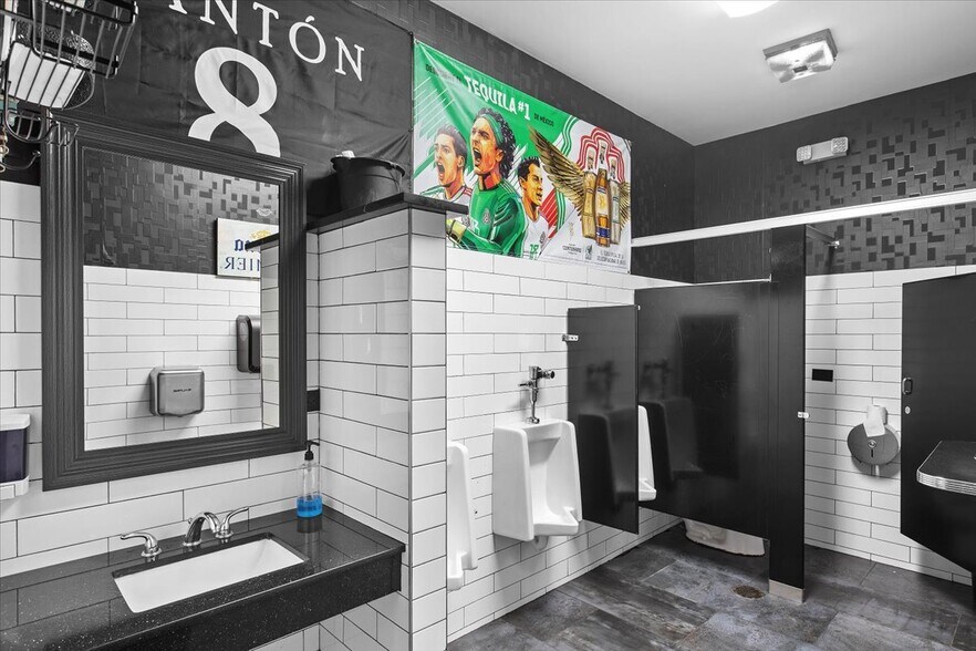 More Photos Of 6310-6312 Cermak Rd, Berwyn Restaurant For Sale