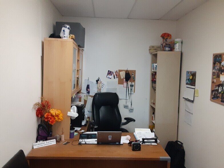 More Photos Of 1615 W Texas St, Fairfield Office Residential For Lease