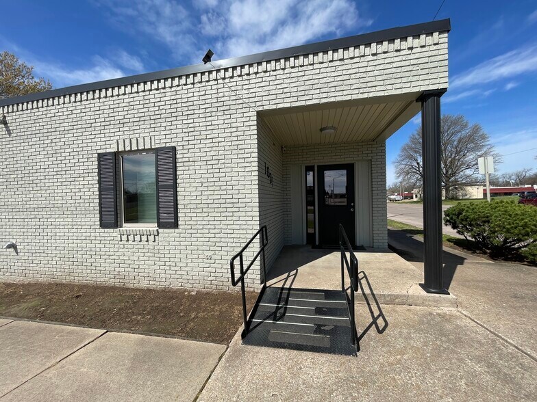 More Photos Of 1001 W Broadway St, Muskogee Medical For Sale