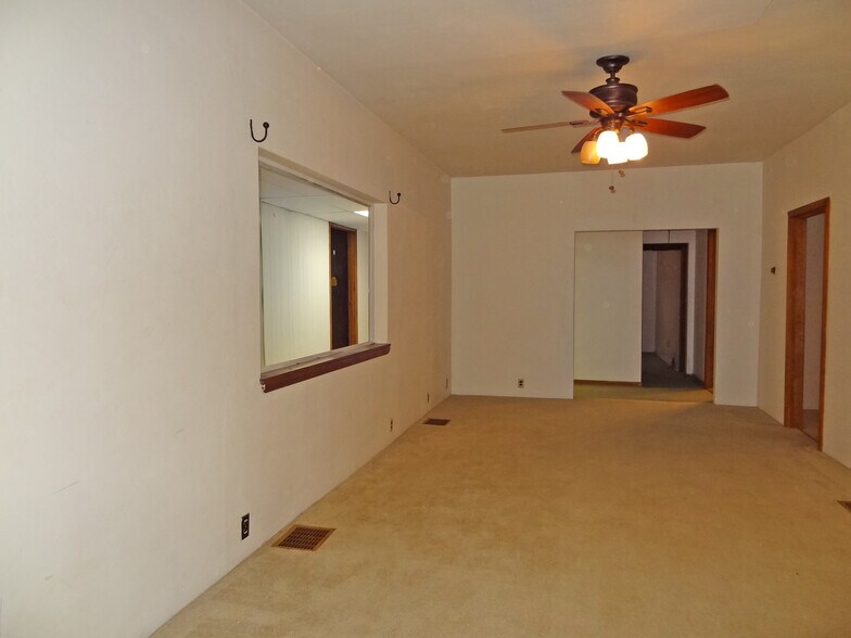 More Photos Of 93 Maple Ave, Morgantown Office For Sale
