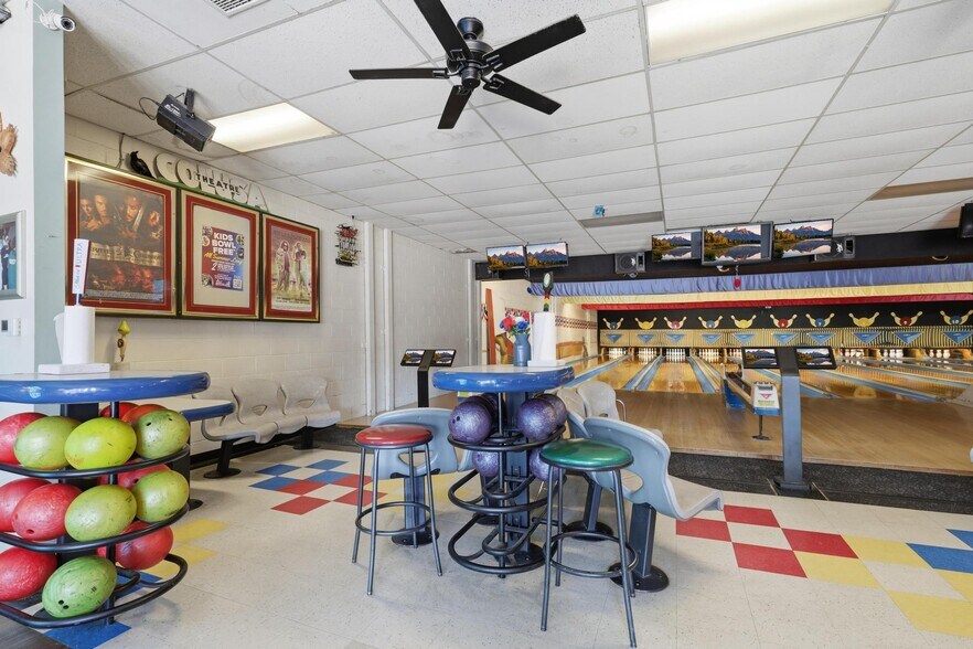 More Photos Of 420 Main St, Colusa Bowling Alley For Sale