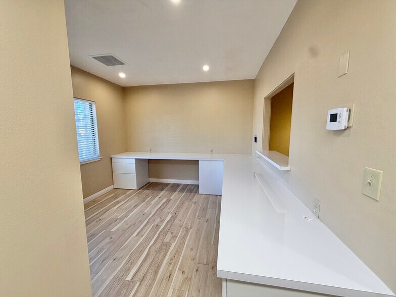 More Photos Of 3231 Waring Ct, Oceanside Medical For Lease