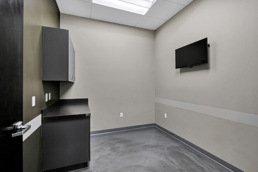 More Photos Of 7010 E Chauncey Ln, Phoenix Medical For Sale