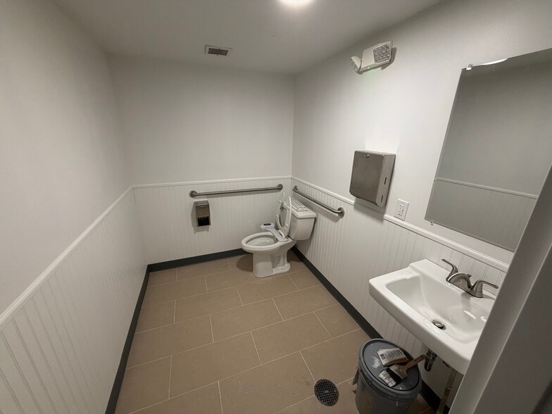 More Photos Of 246 Main St, New Paltz General Retail For Lease