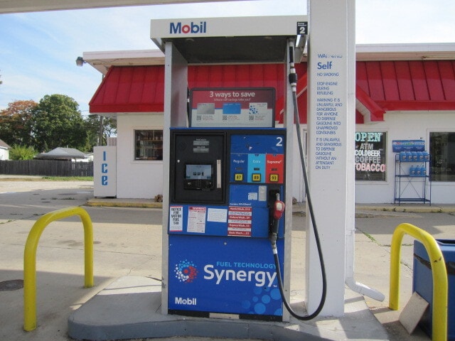 More Photos Of 330 Main St, Seneca Service Station For Sale