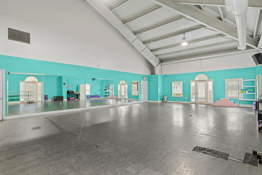 More Photos Of 3980 Shallowford Rd, Marietta Office For Sale
