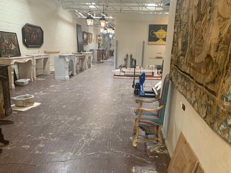 More Photos Of 1308 Dragon St, Dallas Showroom For Lease