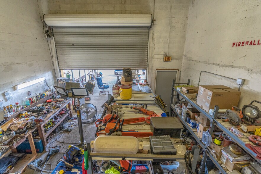 More Photos Of 2700 Evans Ave, Fort Myers Light Manufacturing For Sale