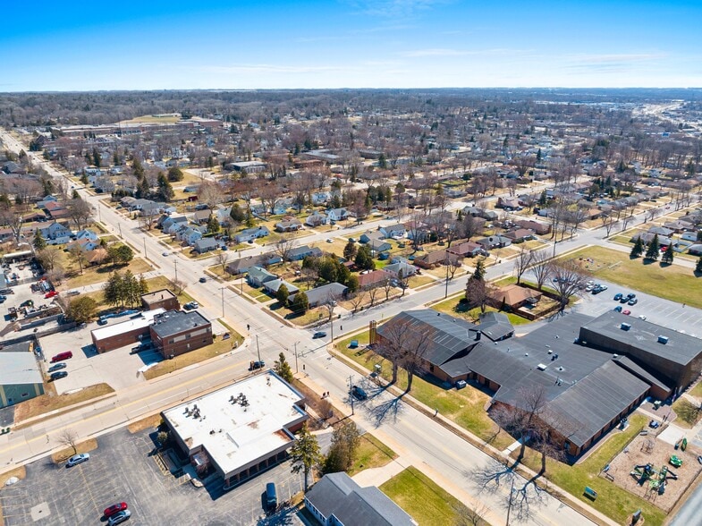 More Photos Of 1751 Deckner Ave, Green Bay Medical For Sale