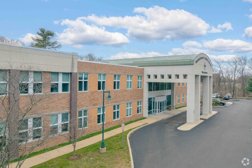 More Photos Of 2 Willow St, Southborough Office For Lease