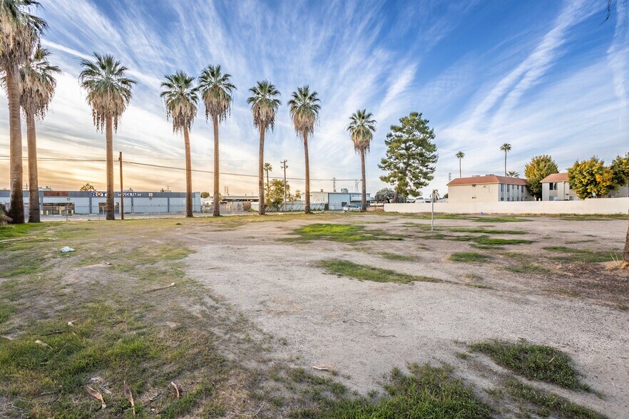 More Photos Of 4023 O St, Bakersfield Apartments For Sale