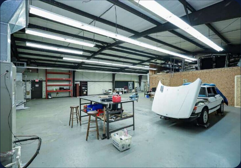 More Photos Of 505 Industrial Dr, Woodstock Mixed Retail For Sale