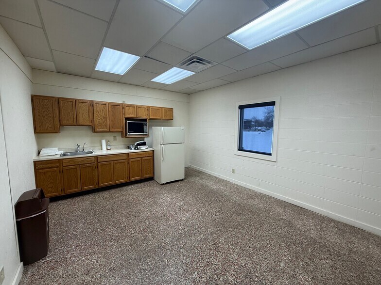 More Photos Of 803 Linway Dr, Goshen General Retail For Sale