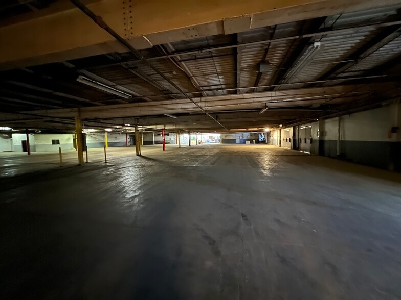 More Photos Of 44-49 Venner Rd, Amsterdam Manufacturing For Lease