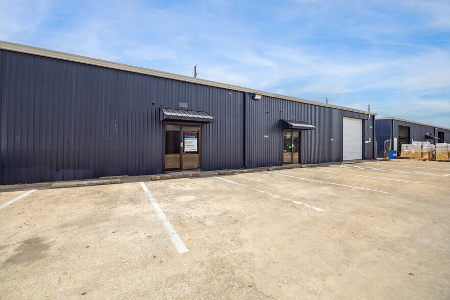 More Photos Of 6100 Brittmoore Rd, Houston Unknown For Lease