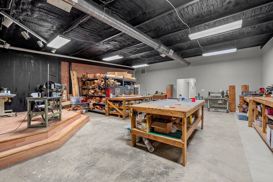 More Photos Of 219 Ave C, Rosebud General Retail For Sale