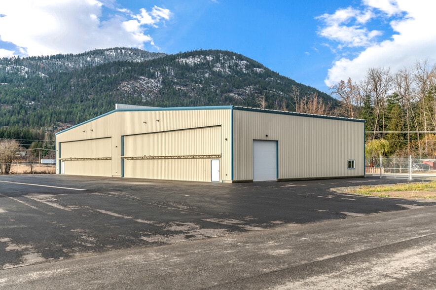 More Photos Of 1189 Woodland Dr, Sandpoint Airplane Hangar For Sale