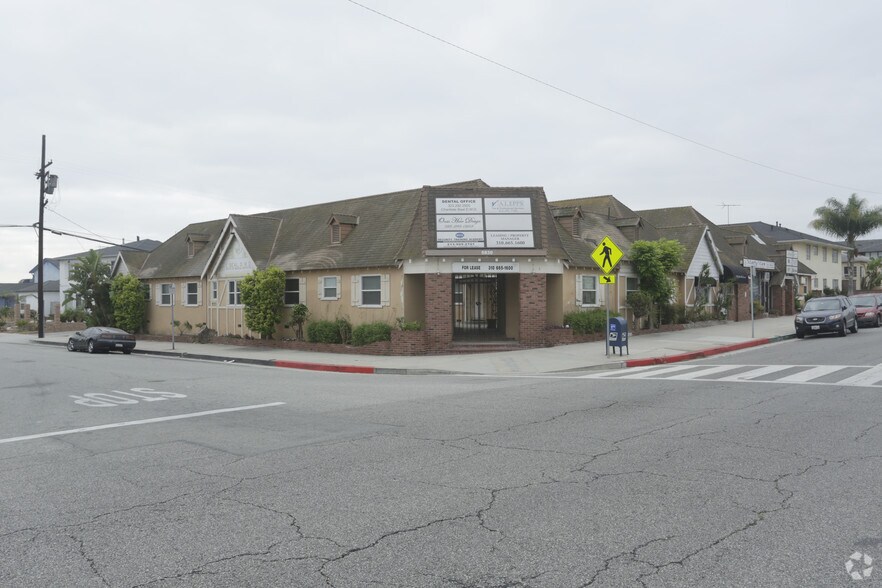 Primary Photo Of 5830-5838 Overhill Dr, Los Angeles Medical For Lease