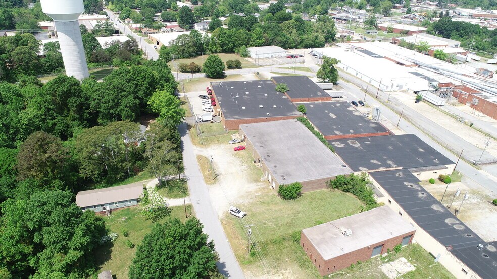 More Photos Of 1332 Potts Ave, High Point Warehouse For Lease