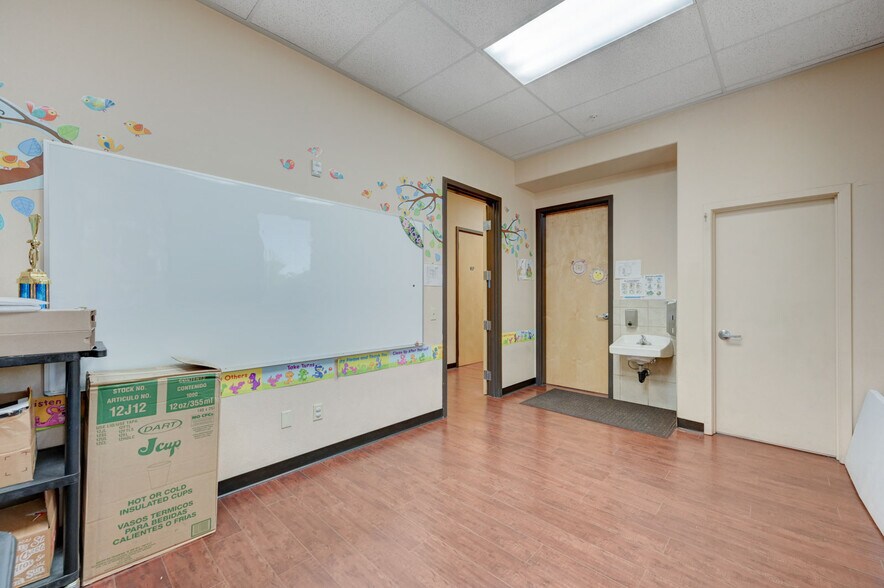 More Photos Of 6284 Spring Mountain Rd, Las Vegas Office For Sale