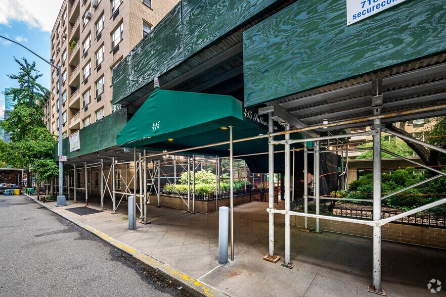 More Photos Of 415 E 52nd St, New York Apartments For Lease