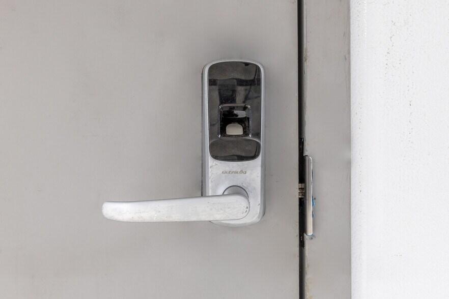 More Photos Of 197 E Jefferson Blvd, Los Angeles Warehouse For Sale