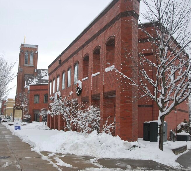 More Photos Of 3 Warren St, Glens Falls Medical For Lease