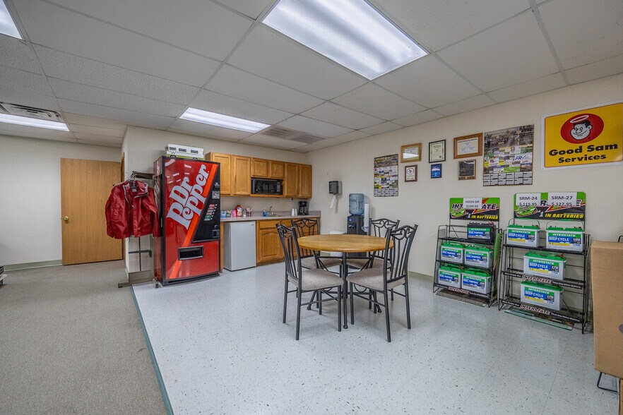 More Photos Of 18256 Campground Rd, Phillipsburg Auto Dealership For Sale