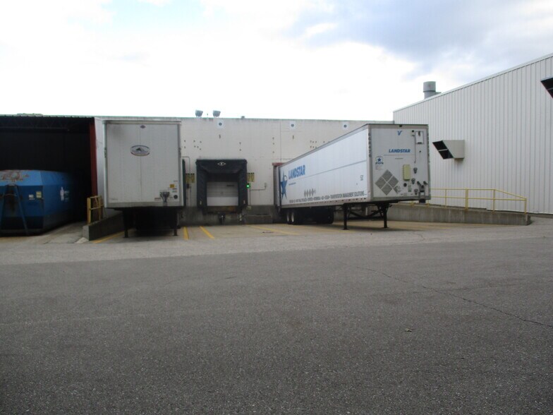 More Photos Of 2800 Estes St, Norton Shores Manufacturing For Sale