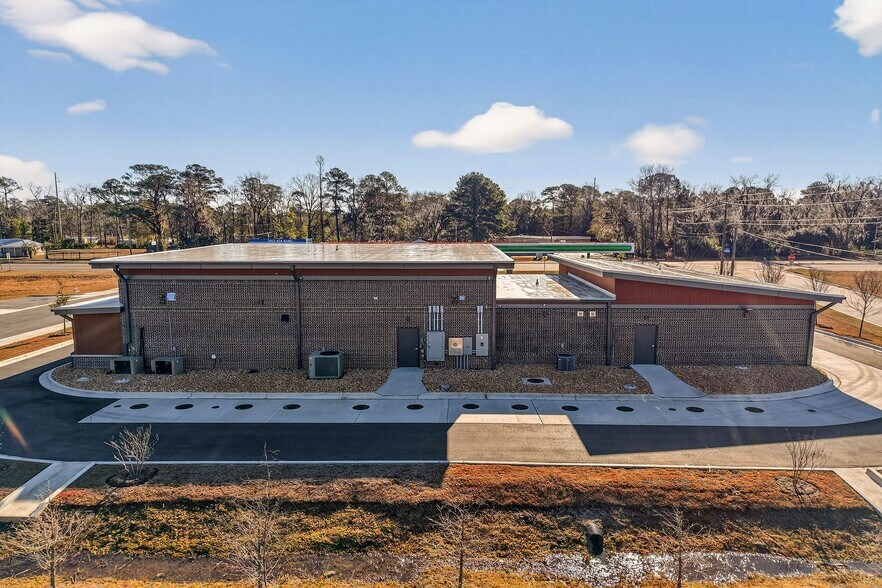 More Photos Of 5652 Ogeechee Rd, Savannah General Retail For Lease