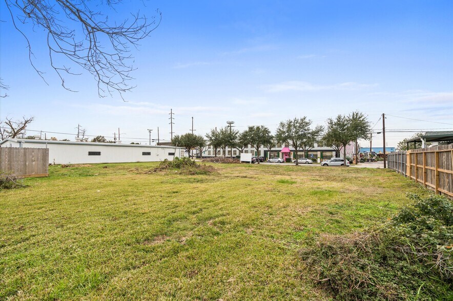 More Photos Of 6 & 10 Sampson, Houston Land For Sale