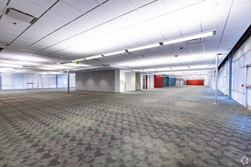 More Photos Of 599 Lake Kathy Dr, Brandon Unknown For Lease